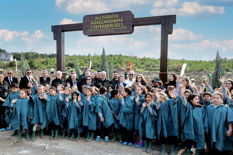 ALJ Türkiye Aaçlandrma Seferberliinin lk Admn 310 Bin Fidan le zmirde Att